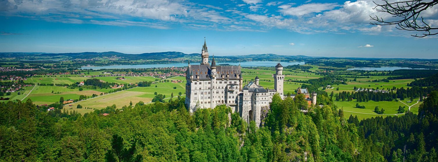 Blick ins Allgäu mit schloss Schwanstein
